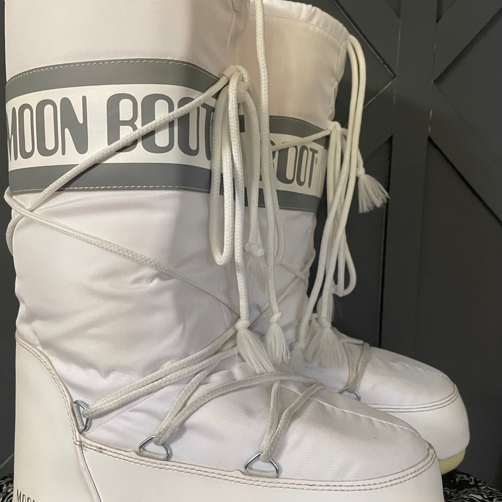 Moon boots